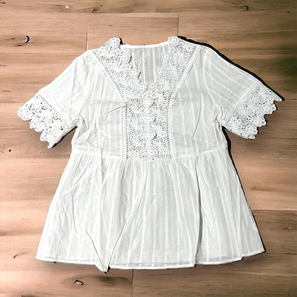 🔴2 for 40🔴 Boutique top white lace slicing short sleeve cotton size Small